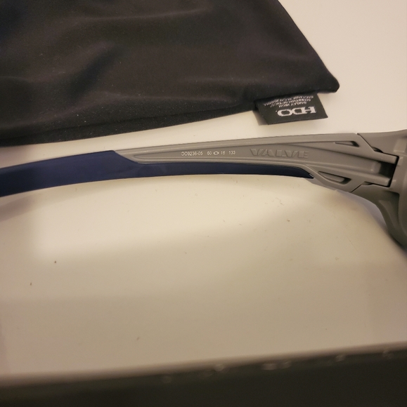 NWOT Oakley Valve Polarized Sunglasses - Picture 8 of 10